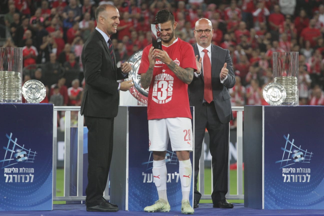 חנן ממן שחקן העונה. שידרג את הקבוצה לאליפות (צילום: בן בודה)